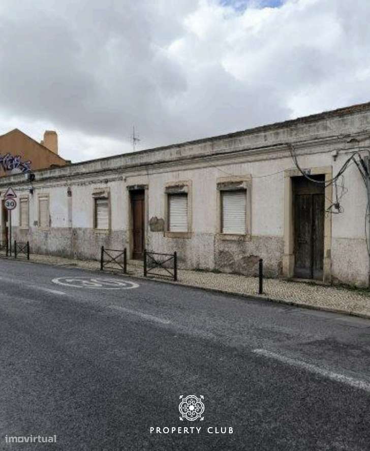 Prédio à venda em Campo de Ourique-0