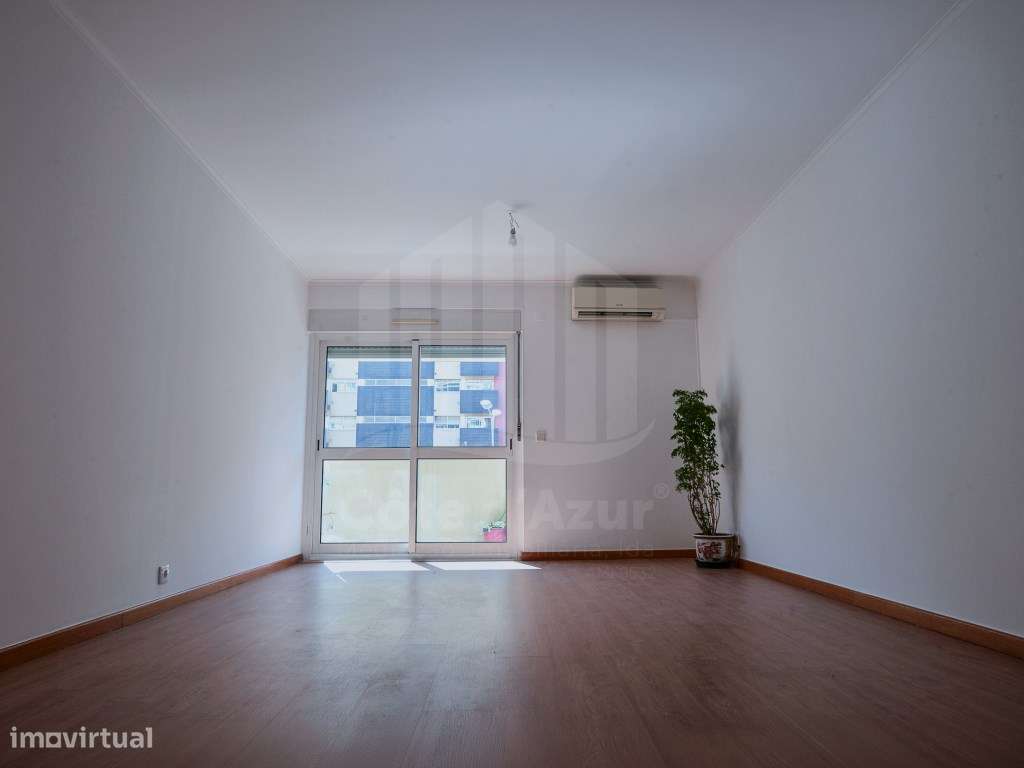 Apartamento T2 com Garagem e Vista - Cidade nas Olaias, Lisboa - Grande imagem: 5/17