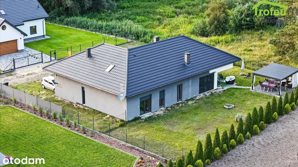 Dom w spokojnej i cichej okolicy-10