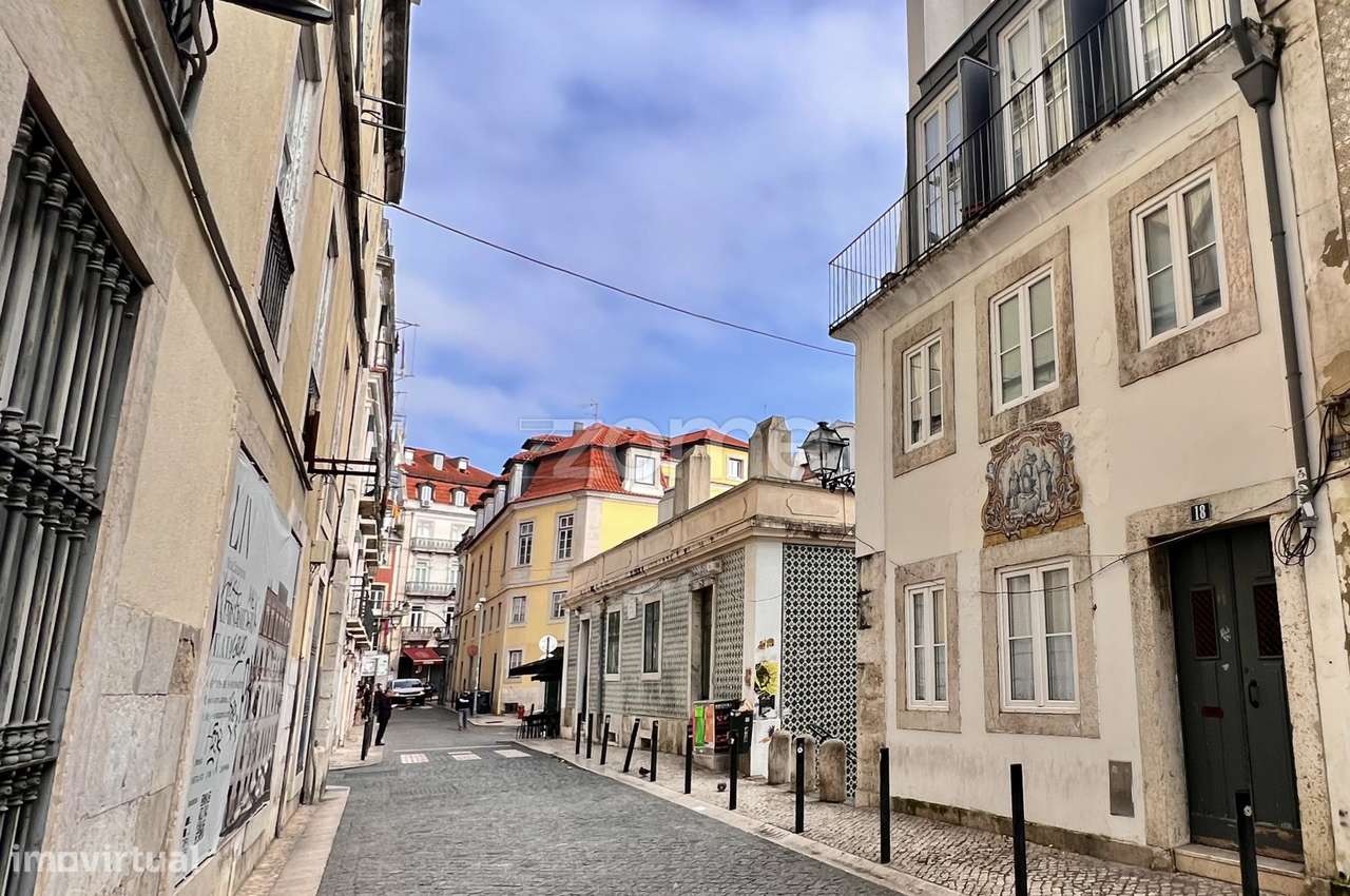 Prédio com 4 apartamentos e uma loja em Santa Catarina - Lisboa - Grande imagem: 3/42