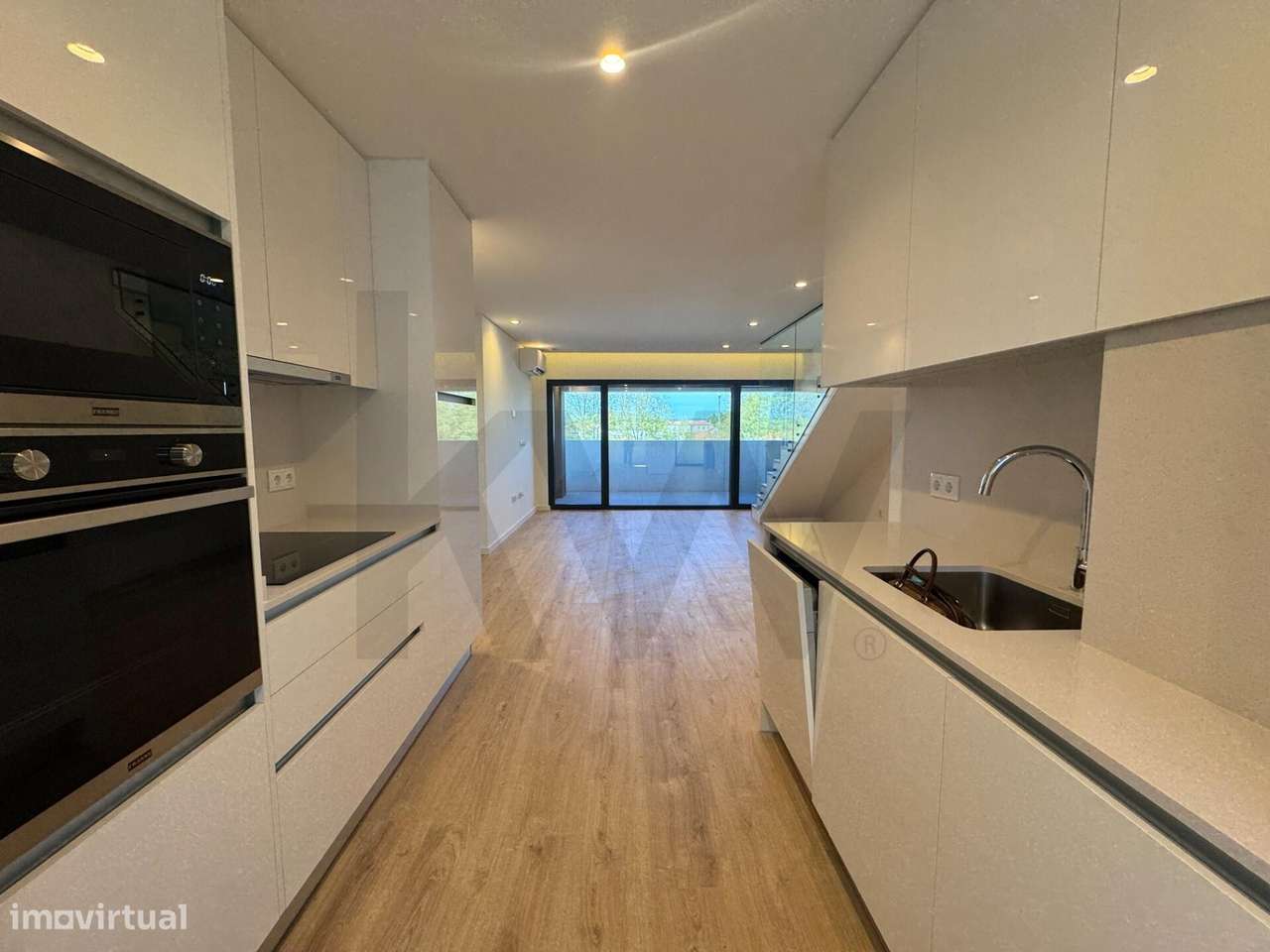 T2 Duplex em Repeses: Espaço e Privacidade num Refúgio Moderno - Grande imagem: 4/16