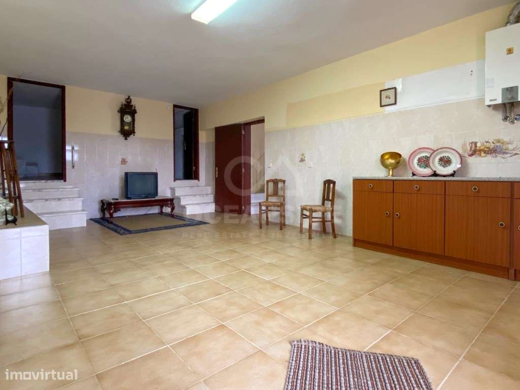 Moradia Independente Em Escalos De Baixo-51