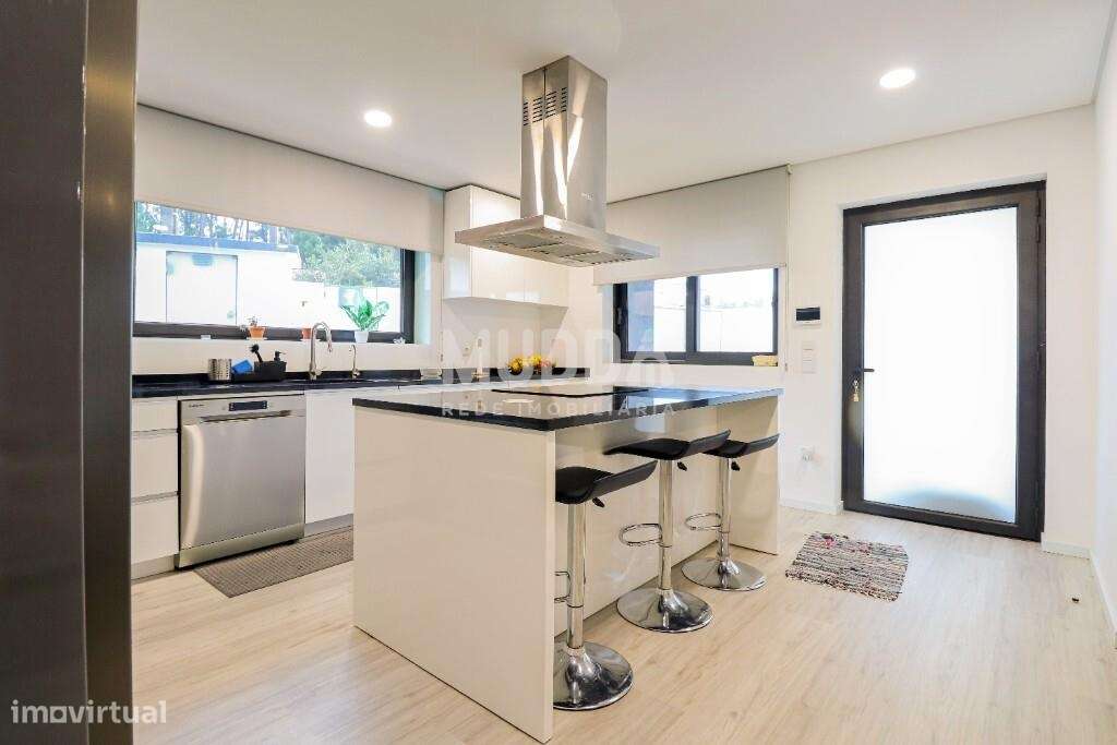 Moradia T3 térrea, independente, localização privilegiada, perto de tu - Grande imagem: 3/15