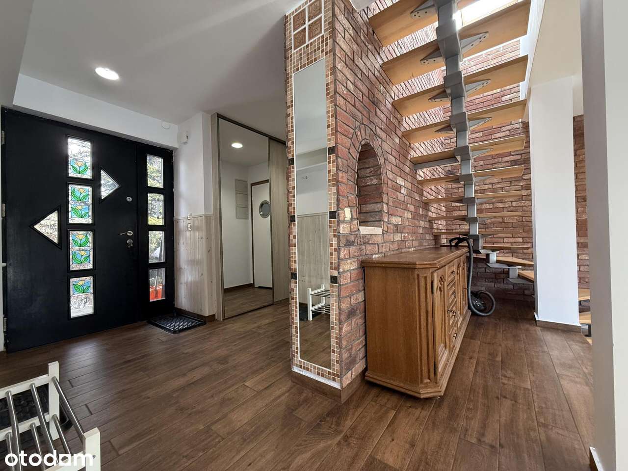 Dom z klimatem na wyjątkowo prywatnej działce z dużym osobnym garażem-7