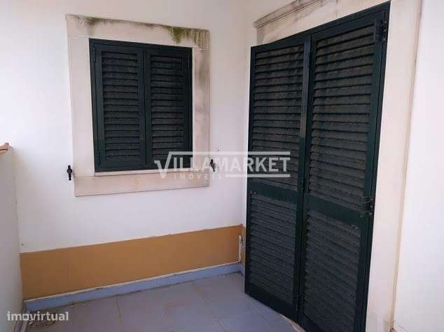 Moradia V3 da banca situada na Urbanização Quinta Vale Verde em Benave-14