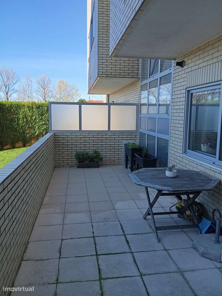 Fantástico apartamento T2 com terraço em condomínio fechado em Canelas-13