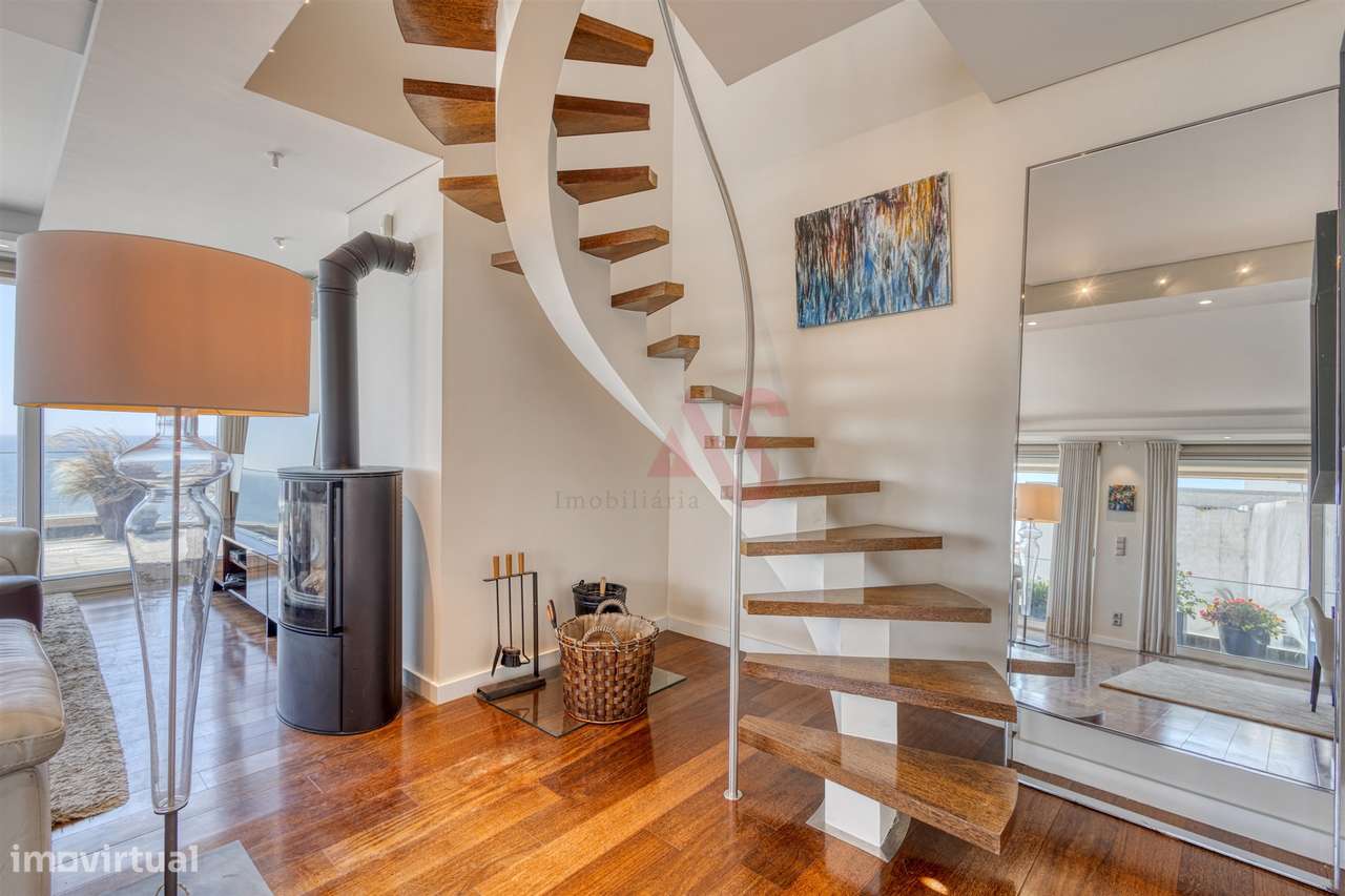 Penthouse Duplex Exclusiva em Frente à Praia de Salgueiros – na Primei-9