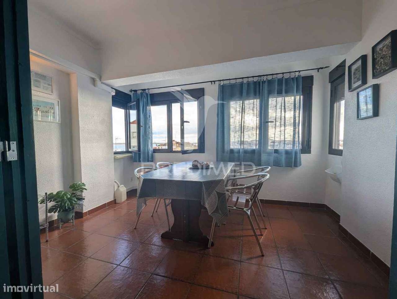 T1 espaçoso, todo equipado e mobilado, 5º andar, vista rio - Grande imagem: 5/17