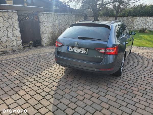 Skoda Superb 2.0 TDI Ambition - 6