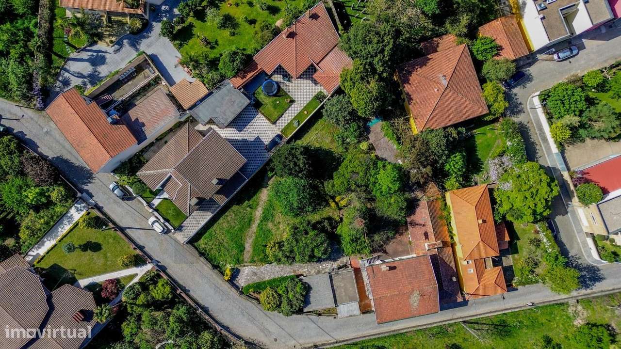 Moradia com 1451m2 de Terreno e Elevado Potencial de Valorização em Sã-46