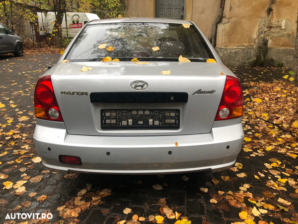 Dezmembrez Hyundai Accent 2005 gri - 2