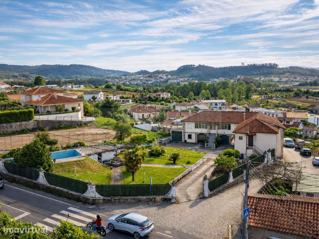 Propriedade Distinta com Piscina, Anexos, Poço de Água e Duas Fraçõ...-0