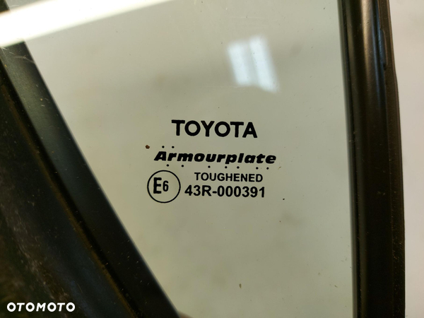 Toyota Hilux VIII 8 szyba drzwi boczna mała prawa tył - 2