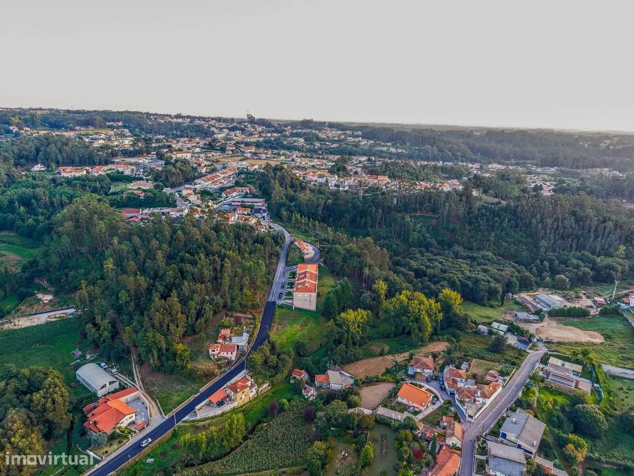 Apartamento T3 com Varanda e Garagem na cave para 2 carros em Fornos-24