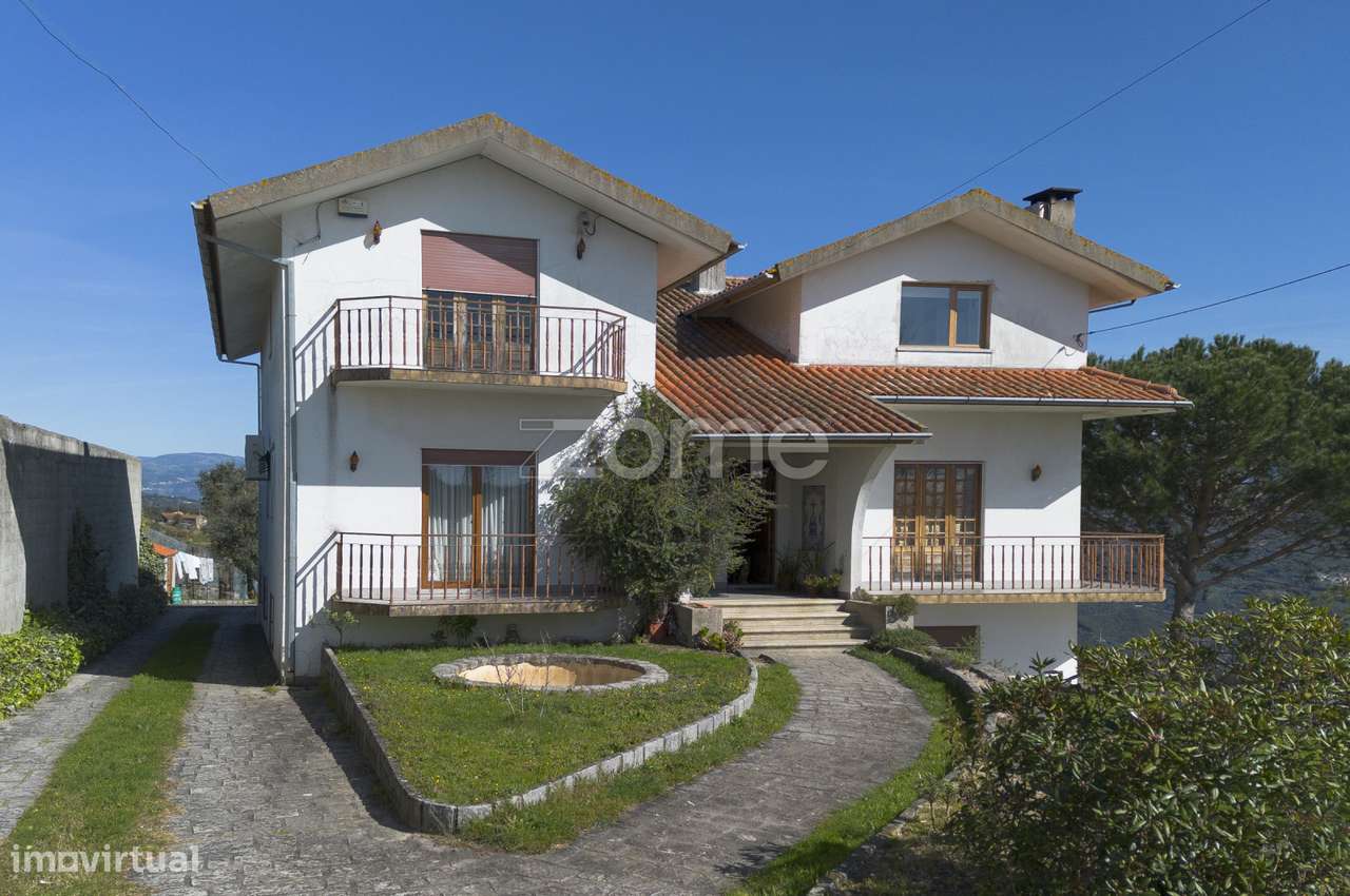 Moradia de Charme com vistas panorâmicas - Grande imagem: 1/57