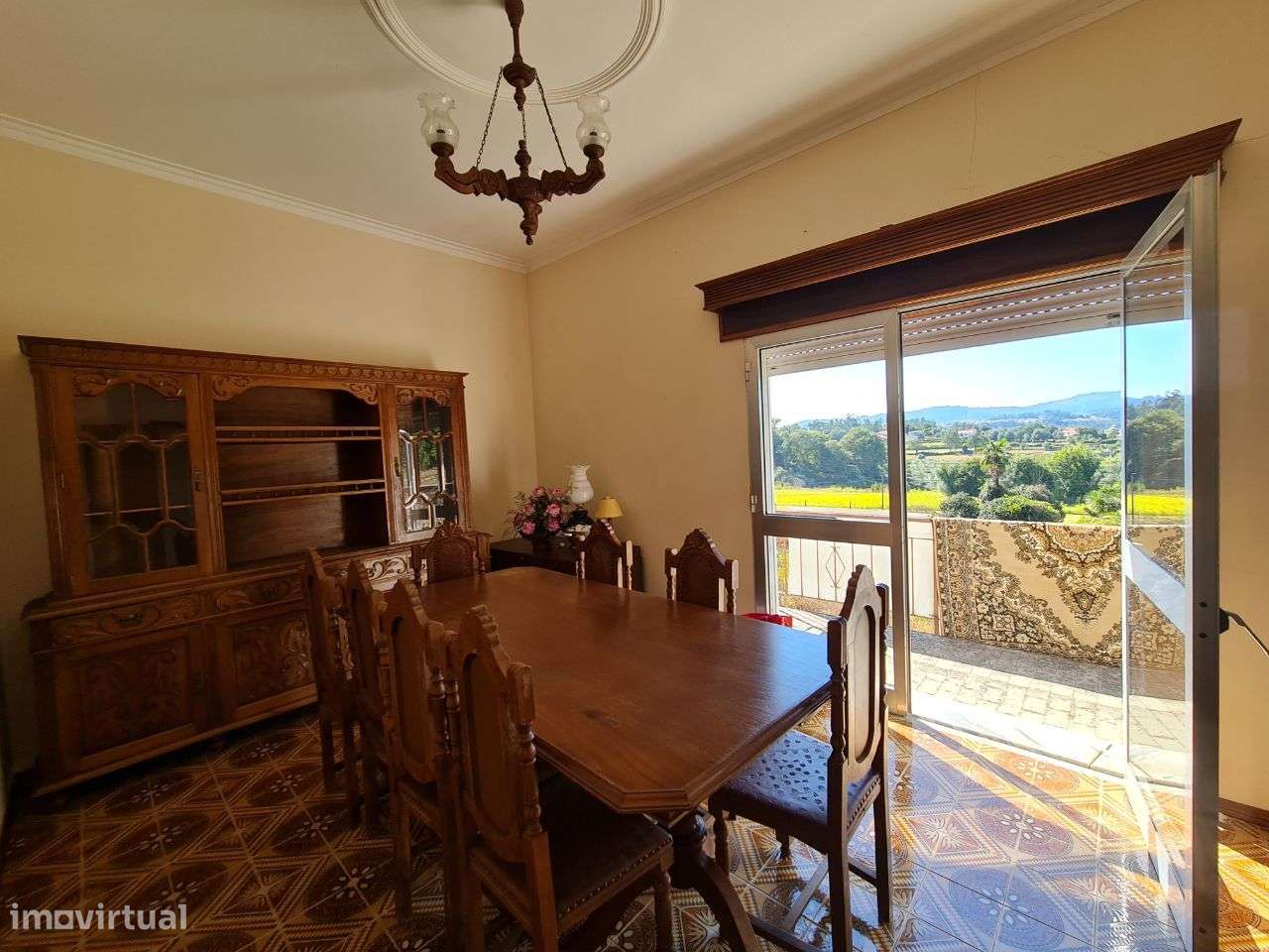 Moradia individual T4 em Amares-12