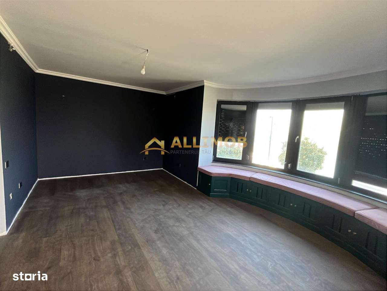 Eleganta la malul lacului- Vila premium cu ponton privat.-0