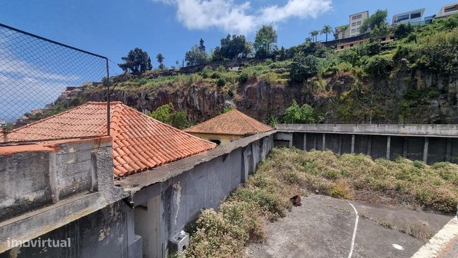 Prédio de grande volumetria no Funchal-4