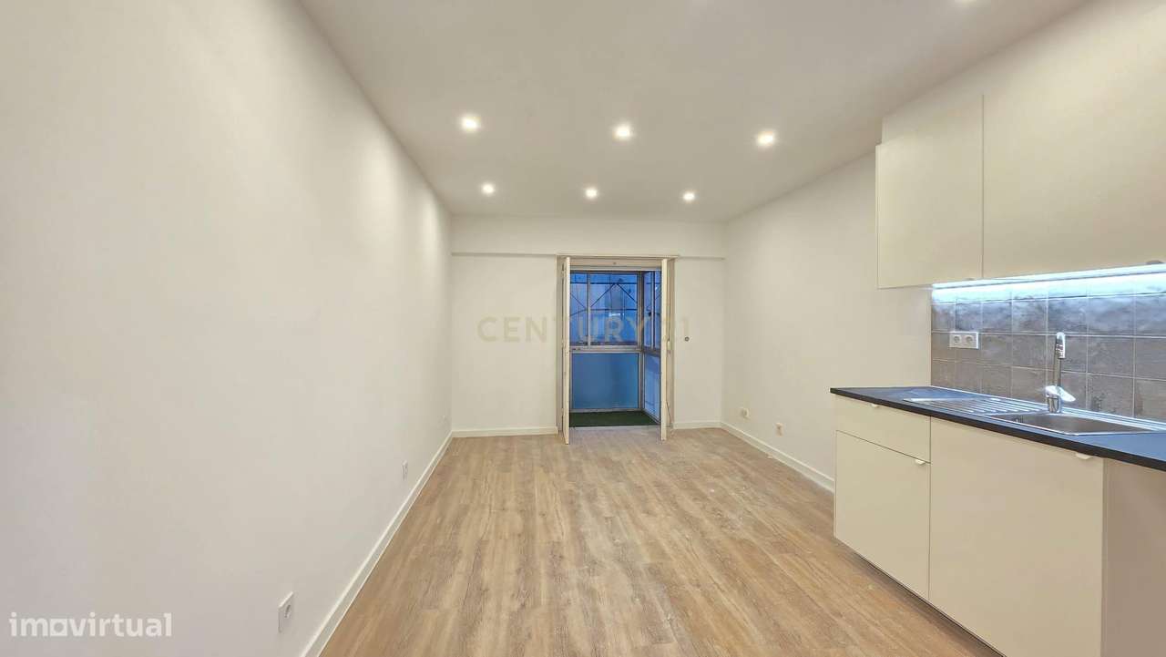 Apartamento T2 Renovado com Varandas em Santa Iria de Azoia, Loures - Grande imagem: 4/16