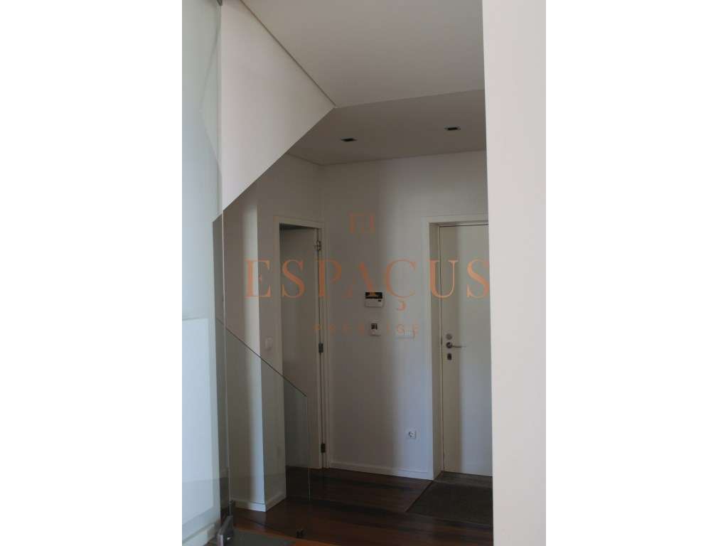 Moradia V4 com Vista Mar - Um Refúgio de Conforto e Elegância-23