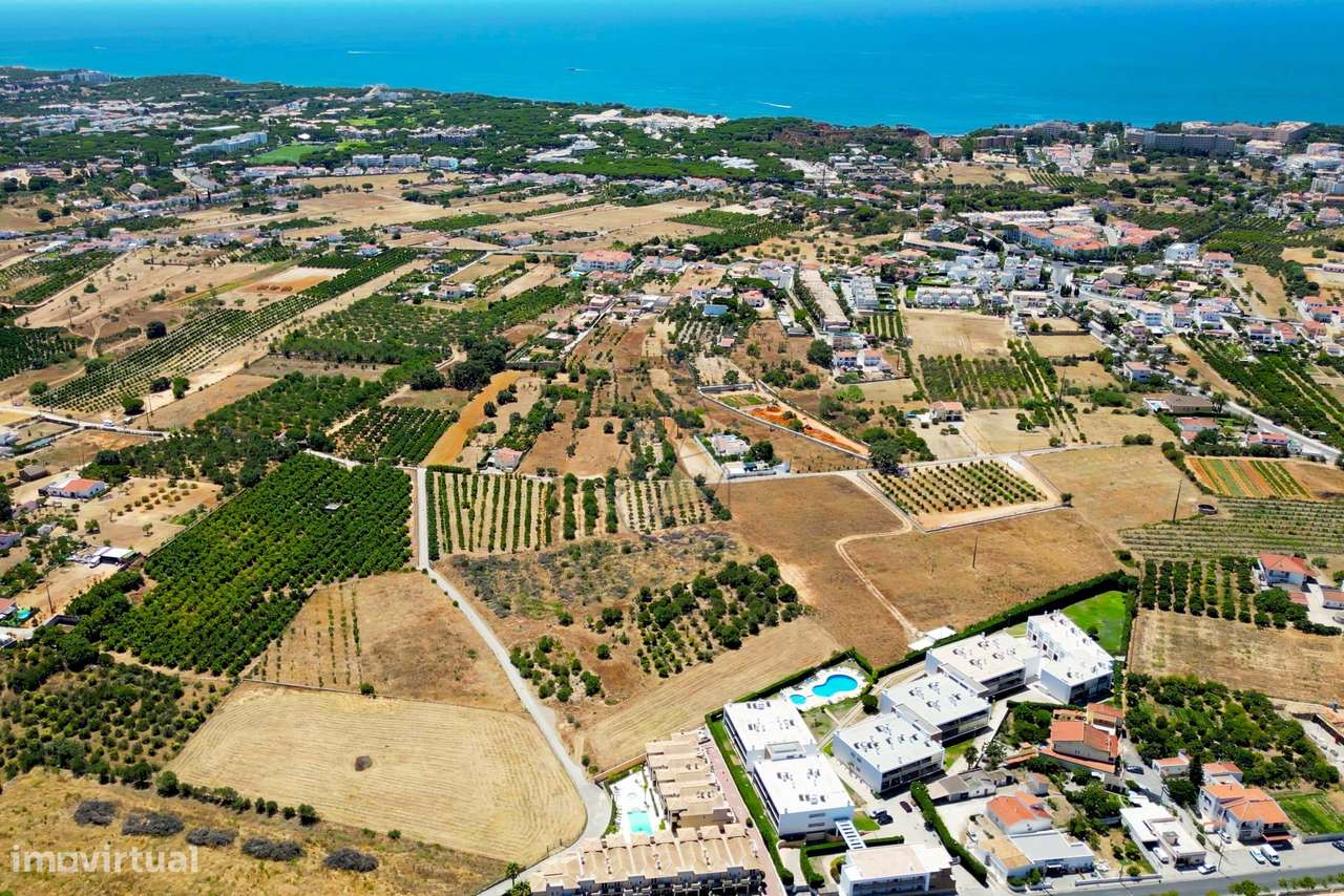 Terreno plano com projeto aprovado para construção de 5 moradias com p - Grande imagem: 3/15