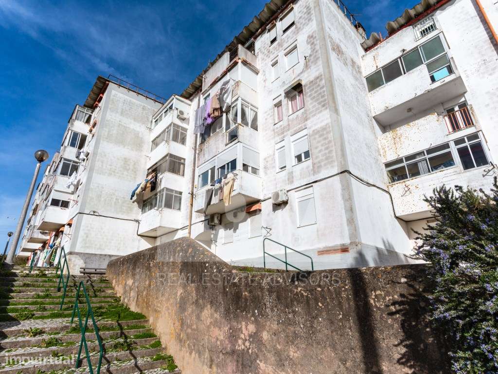 T2 em Monte Abraão | Praticidade e Localização Estratégica-10