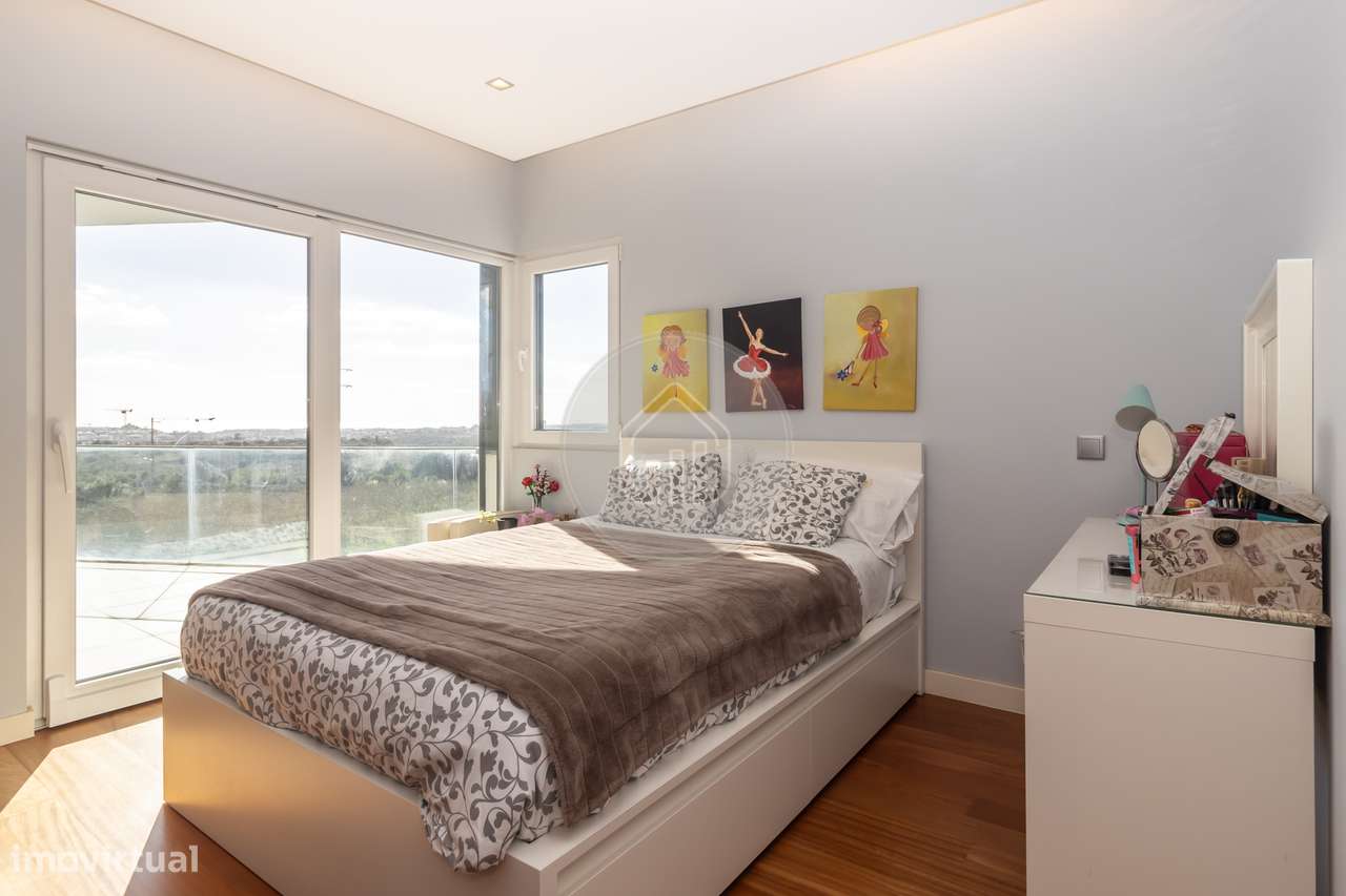 Moradia V5+1 | Piscina, vista mar e jardim | Porto Salvo, Oeiras-34