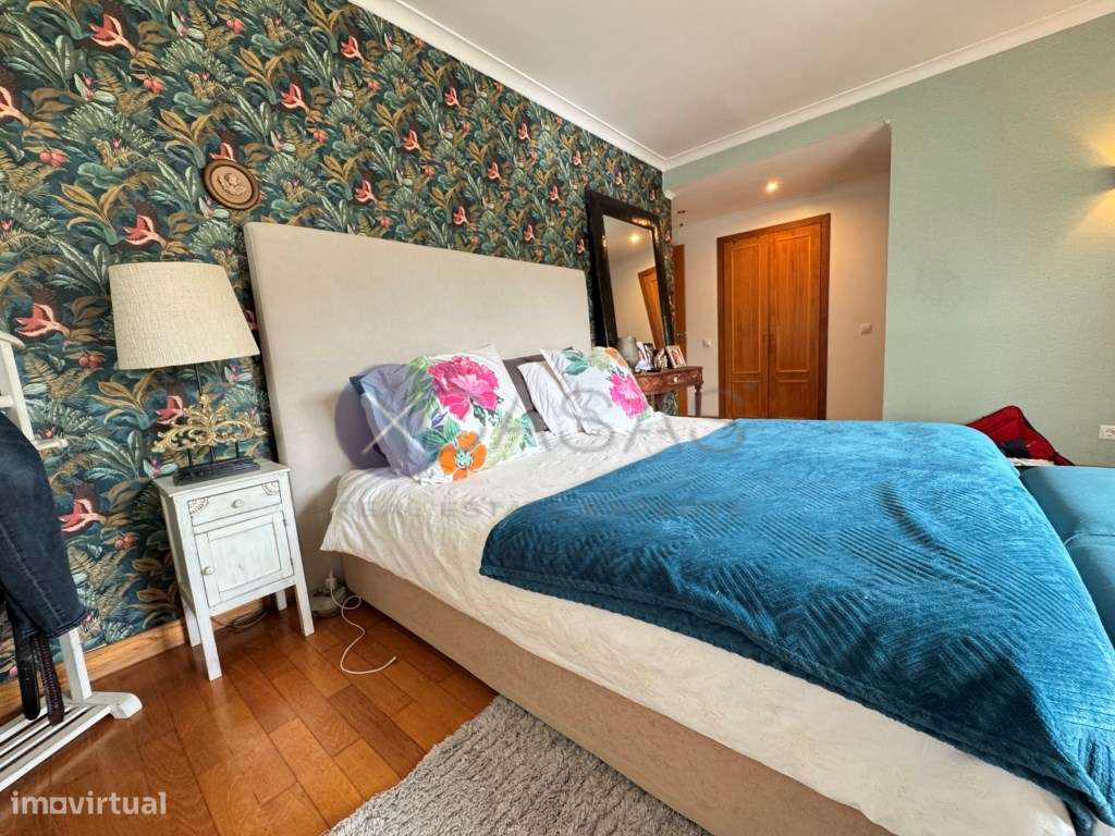 single-family residential building, with a T6 layout, comprising gr...-42