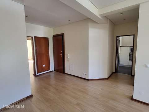 T3 com garagem, renovado, perto de serviços - Grande imagem: 2/24