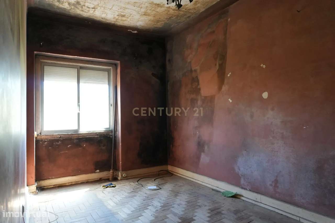 Apartamento T2 para Recuperação em Almada, Cova da Piedade-14