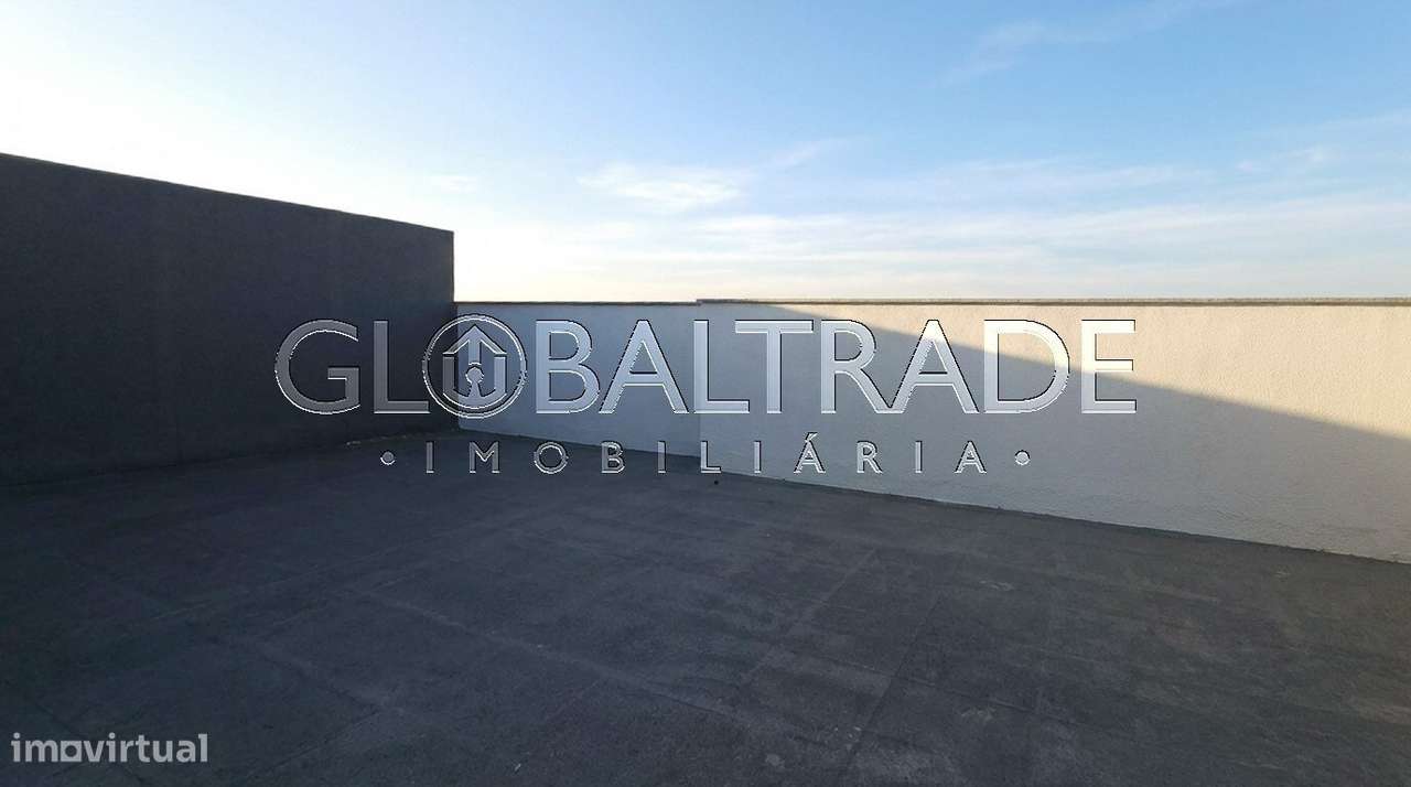 Apartamento T2 Renovado & Equipado em Matosinhos-33