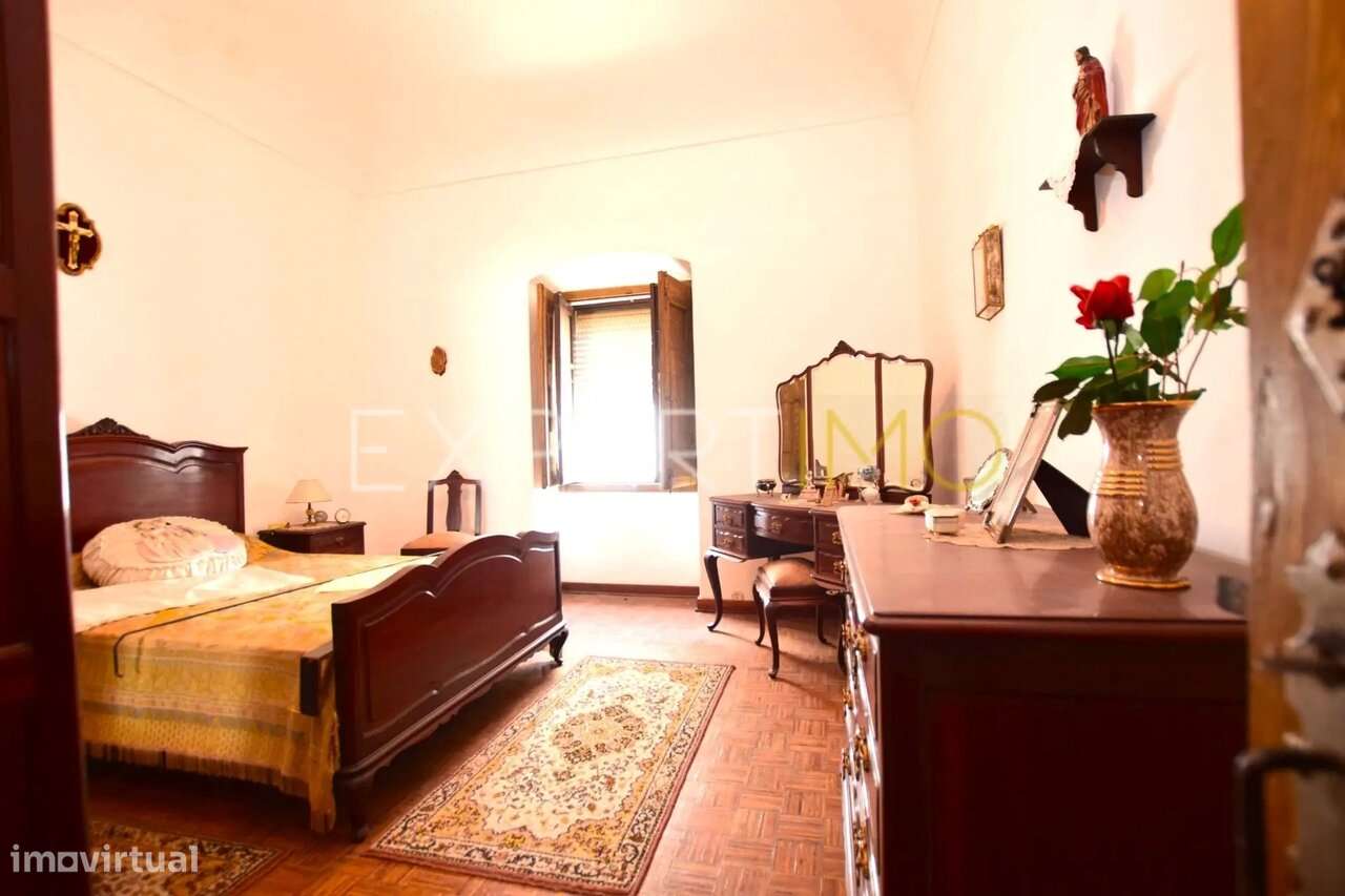 Prédio com 313,20 m2 em Gaveto, na Rua Principal da Vila de Redondo - Grande imagem: 3/25