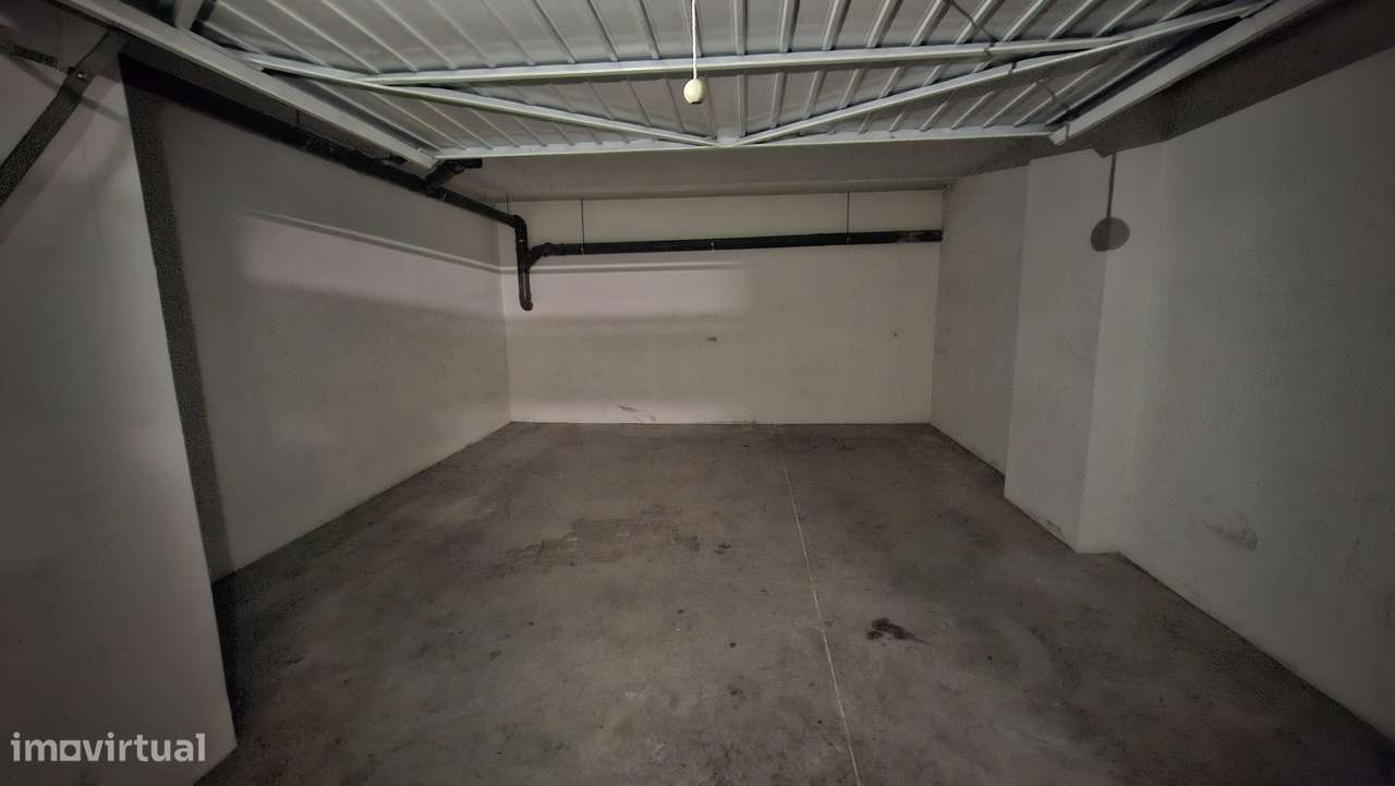 Apartamento T3 com 206m2  Box e 1 lugar estacionamento Pinhal Novo-16