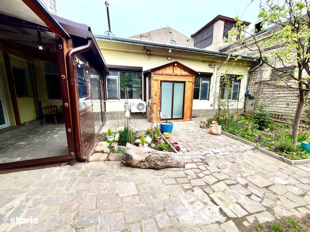 Vila Ultracentrală complet mobilată - utilată-0