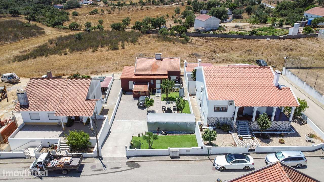 Moradia T2 Renovada com Quintal e Jardim – O Refúgio Ideal para Viver-23