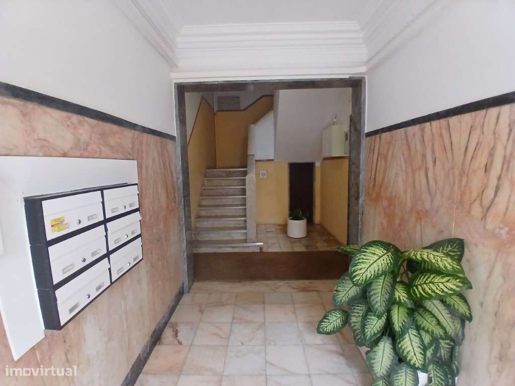 T2 renovado em Odivelas, Lisboa-16