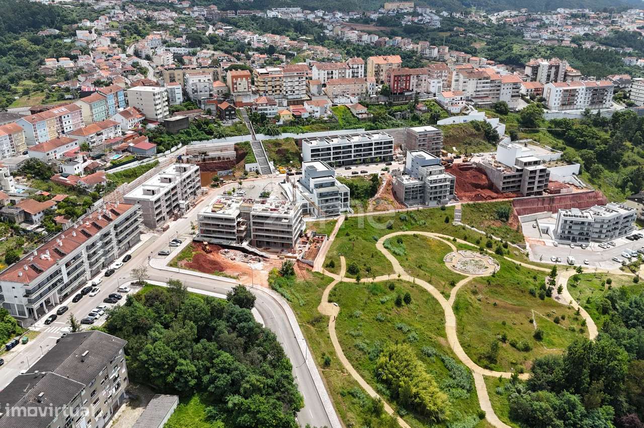 Apartamento T2 | Construção | Rés do Chão | Terraço | Garagem-18