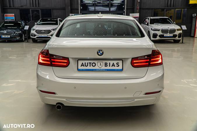 BMW Seria 3 318d - 25