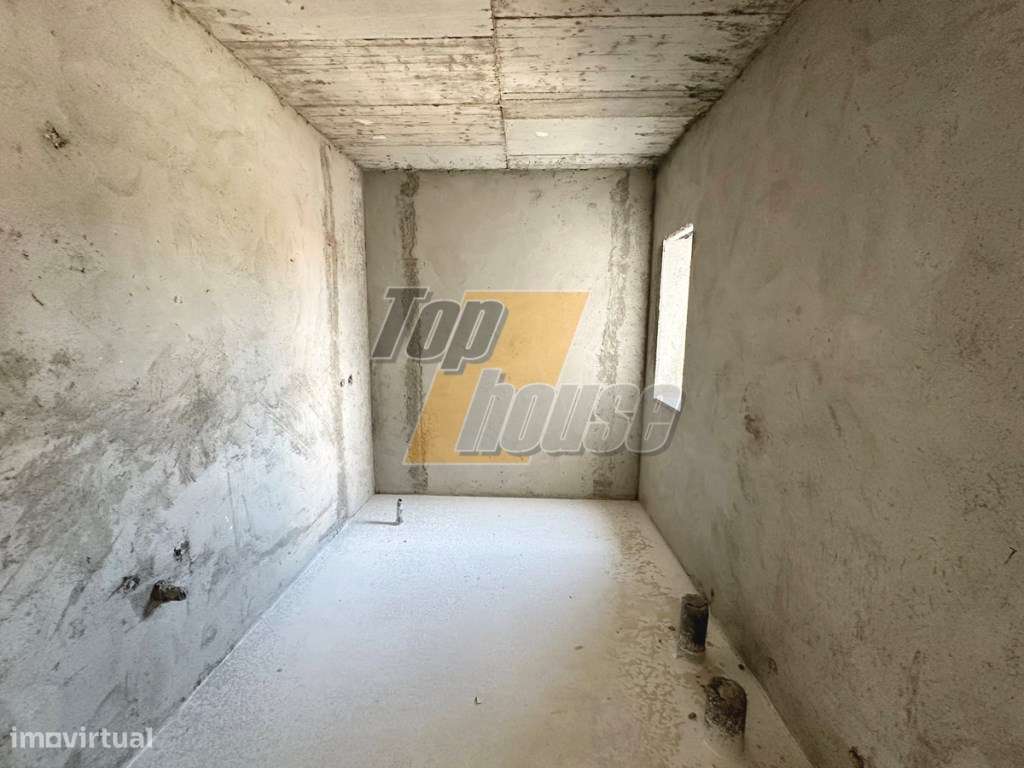 Moradia isolada V4 com piscina -Charneca de Caparica-17