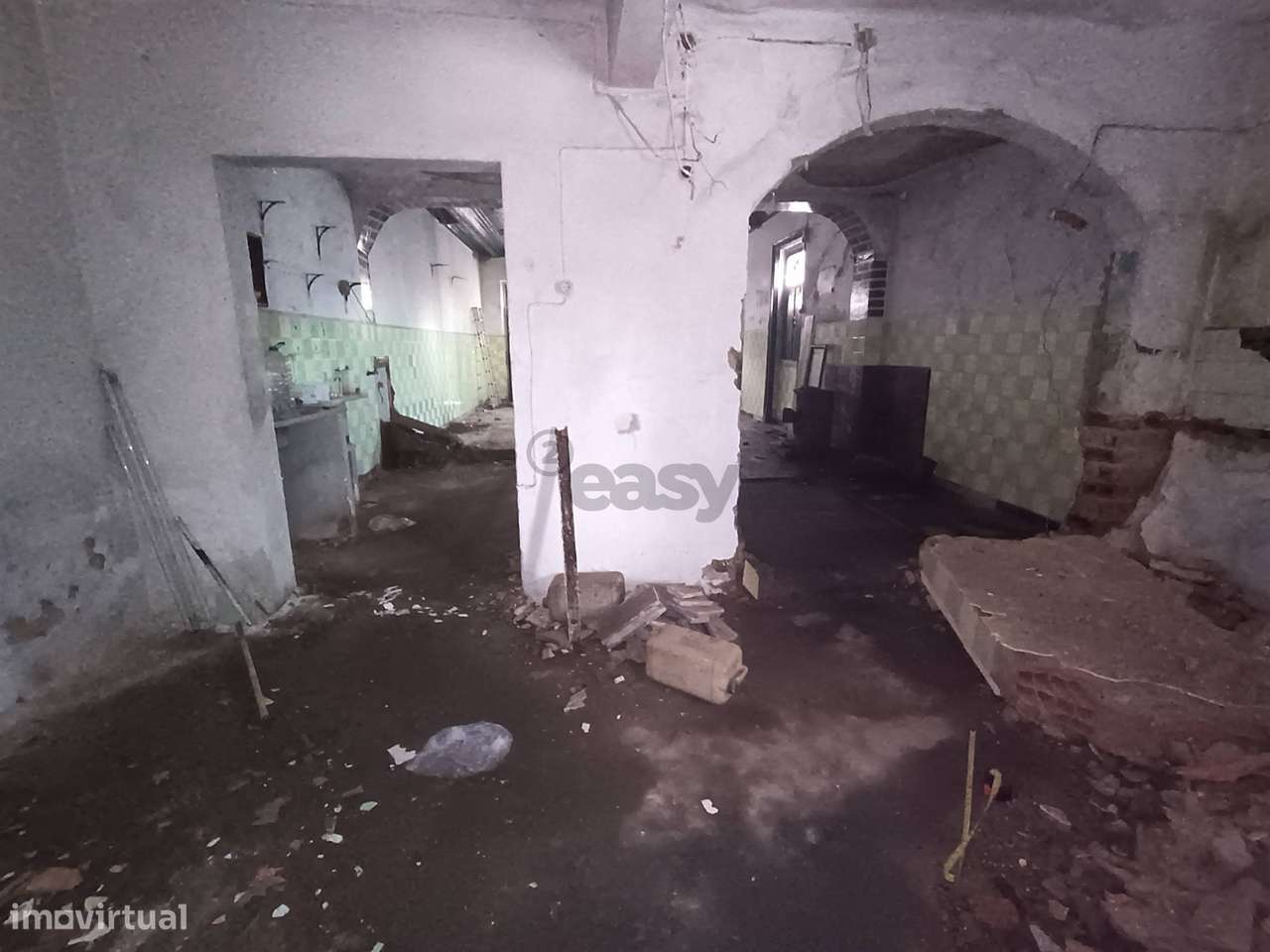 Moradia T3, 2 pisos para remodelar numa das zonas mais bonitas de Alme - Grande imagem: 5/30