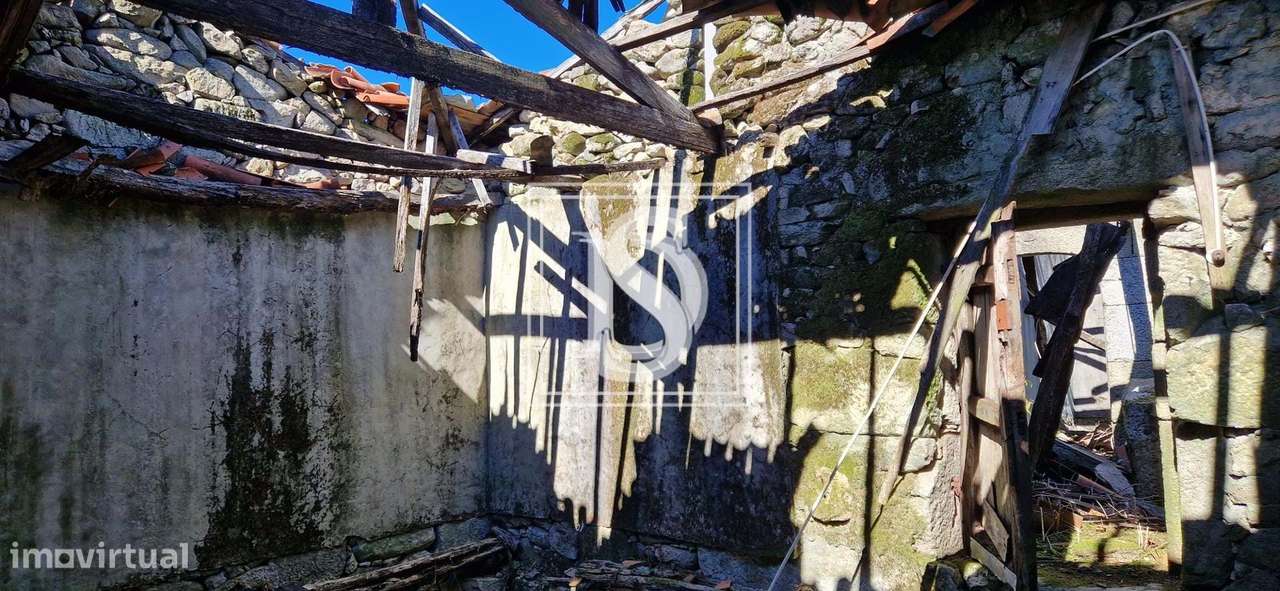 Moradia para Restaurar T3 situada em Campos, UDF de Ruivães e Campos,-20