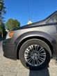 Chrysler Town & Country - 5