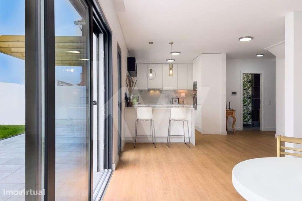 Moradia Duplex de Luxo - Construção Moderna e Acabamentos Topo de Gama - Grande imagem: 4/39