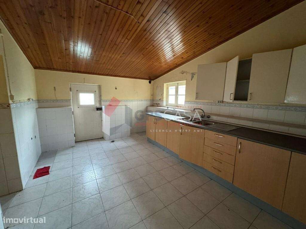 Moradia T3 com espaço exterior a poucos minutos do centro de Angra do-20