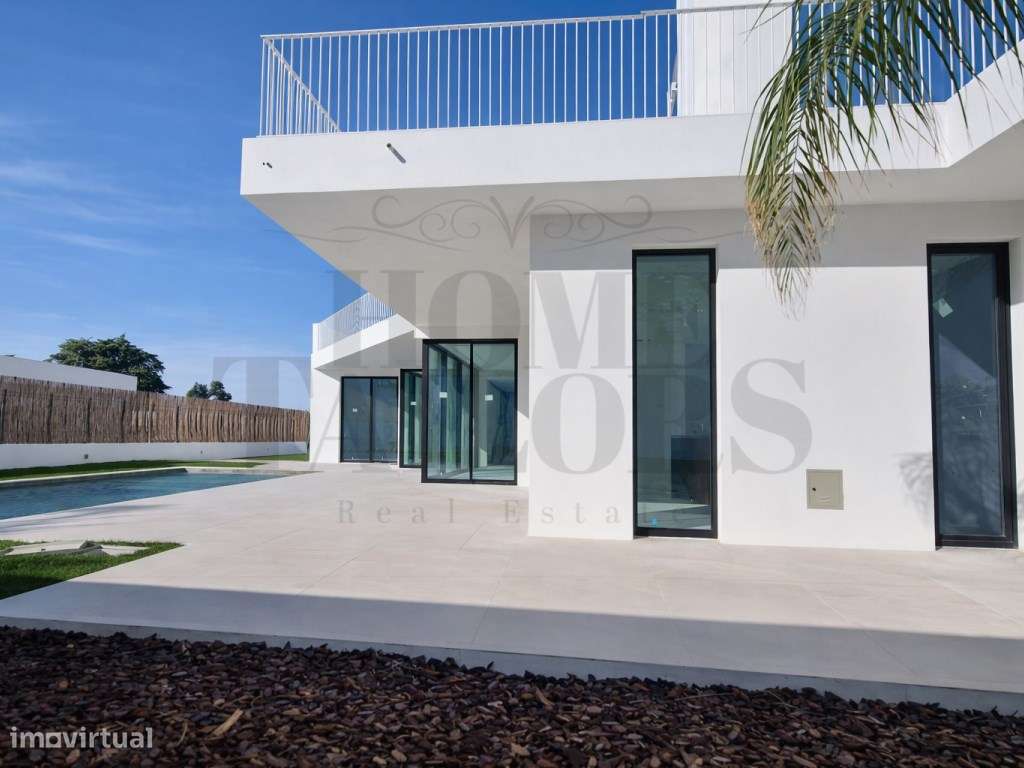 Moradia de Luxo em Sesimbra com Design Exclusivo e Vistas Incompará... - Grande imagem: 4/32