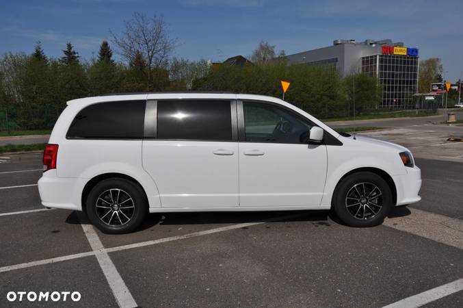 Dodge Grand Caravan 3.6 R/T - 8