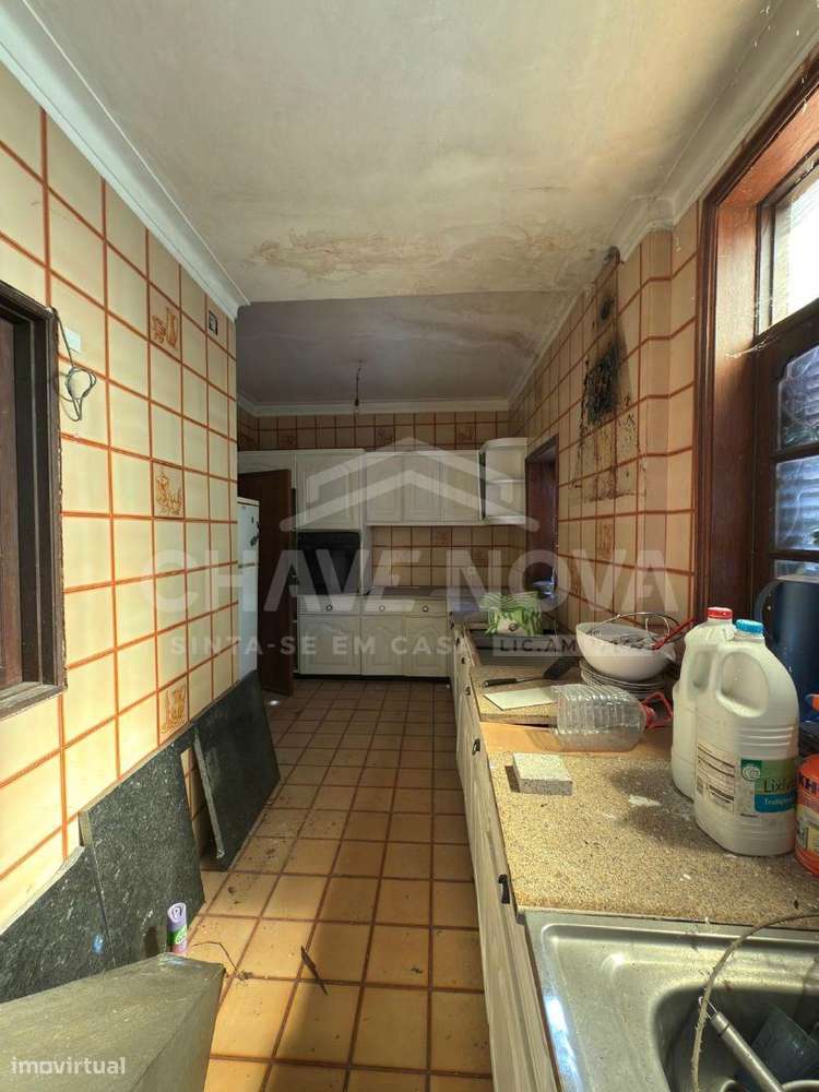 Moradia em Banda T4 p/ Remodelar em Francelos, Vila Nova de Gaia - Grande imagem: 5/18