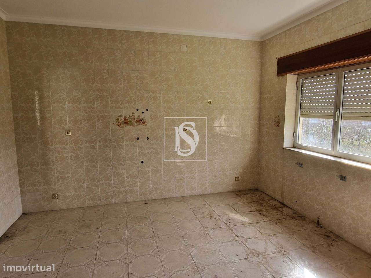 Venda de Moradia T4 independente em S. João da Corveira, Valpaços-21