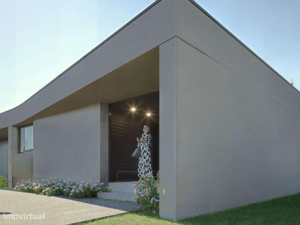 Moradia isolada T4, com garagem para 8 carros (em construção)-10