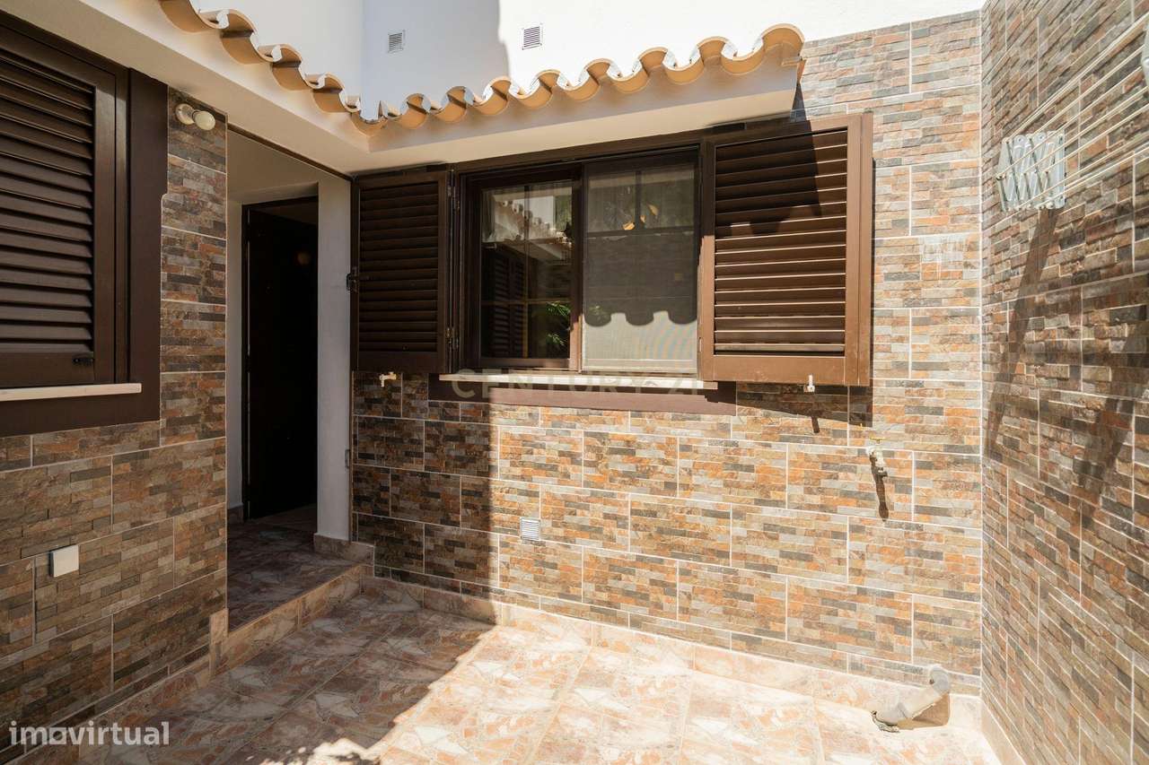 Moradia T4 com Terraço e Vista Mar em Luz de Tavira-5